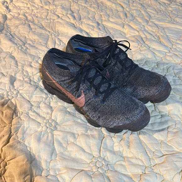 Men's Black and Gray Athletic Shoes - Picture 1 of 3